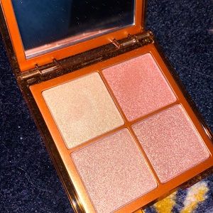 huda beauty highlighter palette